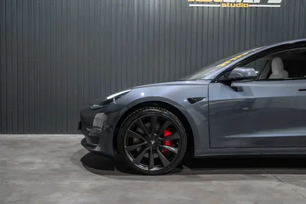 Tesla Model 3 Performance Dual Motor AWD 26