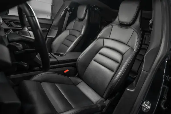 Porsche Taycan 4 18