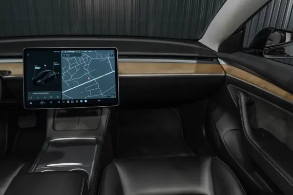 Tesla Model 3 Standard Range Plus RWD 8