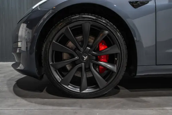 Tesla Model 3 Performance Dual Motor AWD 27