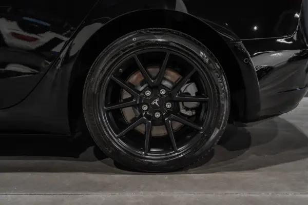 Tesla Model 3 Standard Range Plus RWD 28