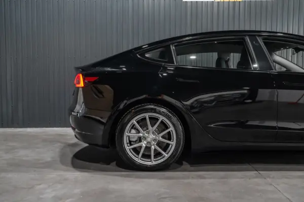 Tesla Model 3 Long-Range Dual Motor AWD 35