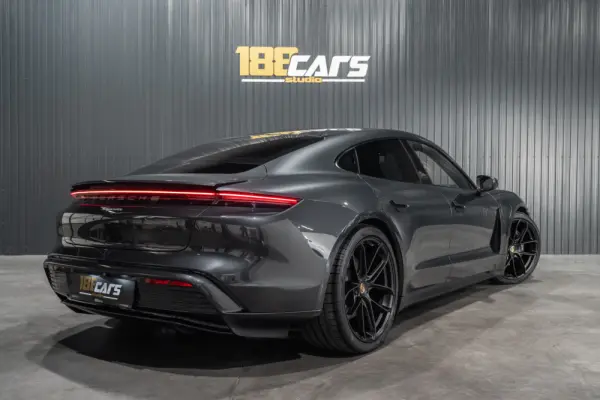 Porsche Taycan 4 41