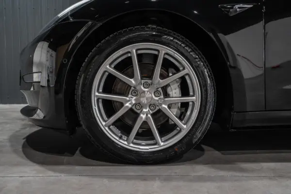 Tesla Model 3 Long-Range Dual Motor AWD 23