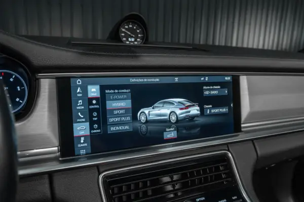 Porsche Panamera 4 E-Hybrid 16