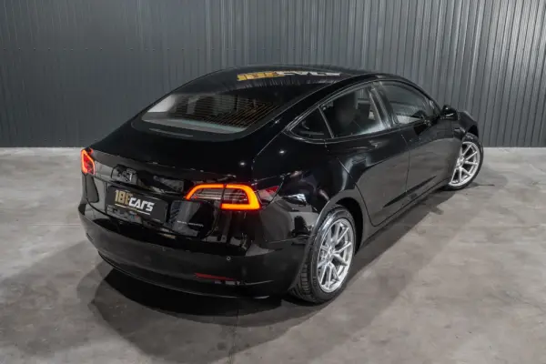 Tesla Model 3 Long-Range Dual Motor AWD 39