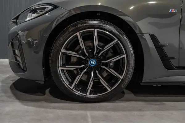 BMW i4 eDrive40 Pack Desportivo M Pro 27