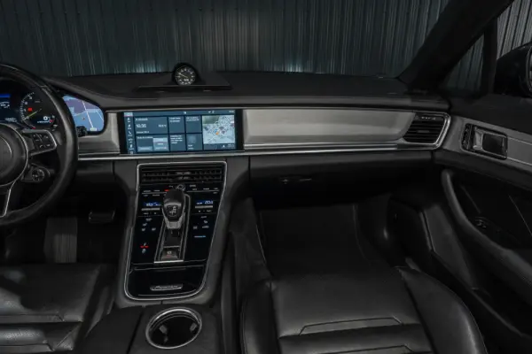 Porsche Panamera 4 E-Hybrid 8