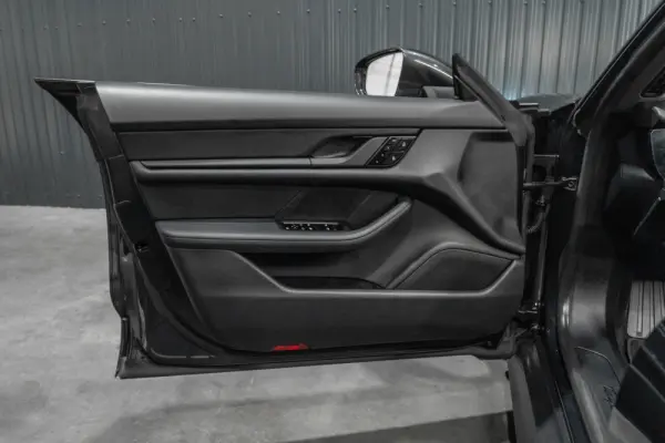 Porsche Taycan 4 16