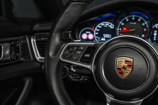 Porsche Panamera S PDK 10