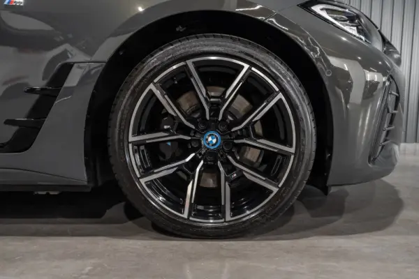 BMW i4 eDrive40 Pack Desportivo M Pro 39