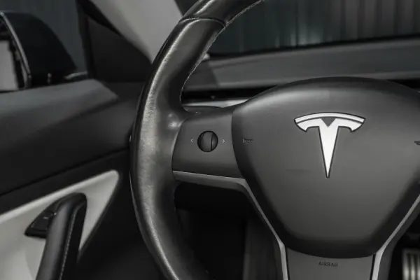 Tesla Model 3 Performance Dual Motor AWD 10