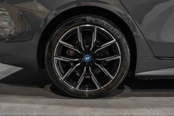BMW i4 eDrive40 Pack Desportivo M Pro 41