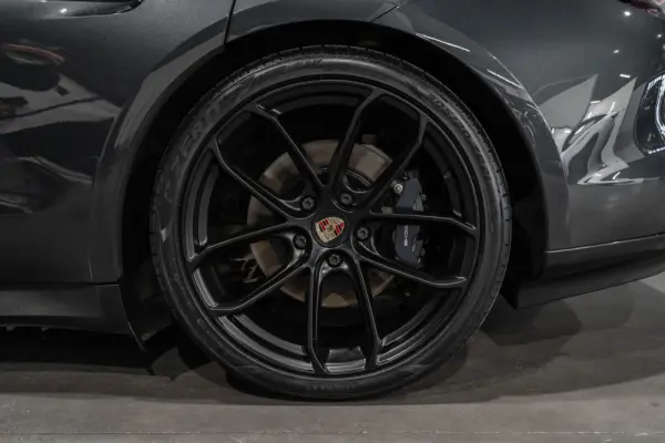 Porsche Taycan 4 28