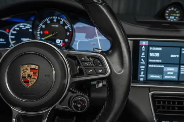 Porsche Panamera 4 E-Hybrid 11