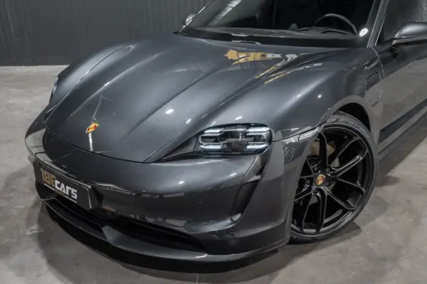 Porsche Taycan 4 32