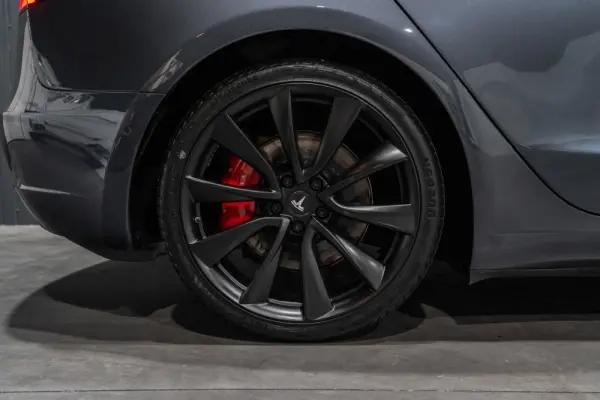 Tesla Model 3 Performance Dual Motor AWD 40