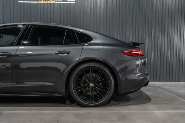 Porsche Panamera 4 E-Hybrid 31