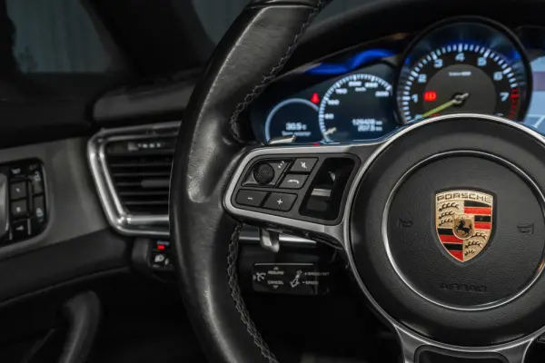 Porsche Panamera 4 E-Hybrid 10