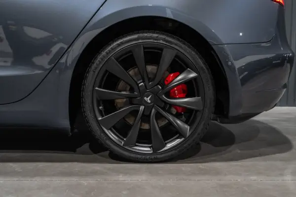 Tesla Model 3 Performance Dual Motor AWD 29