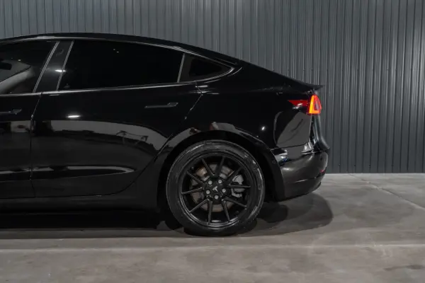 Tesla Model 3 Standard Range Plus RWD 27