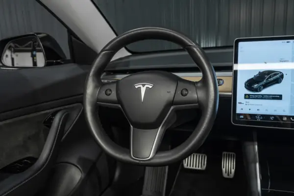 Tesla Model 3 Long-Range Dual Motor AWD 9