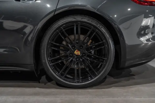 Porsche Panamera 4 E-Hybrid 32