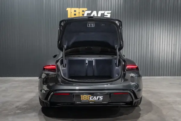 Porsche Taycan 4 47