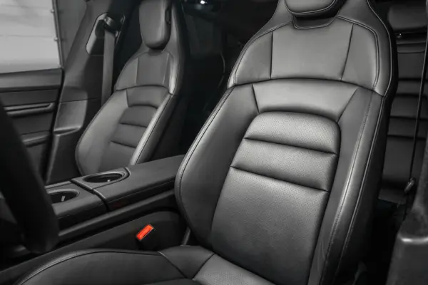 Porsche Taycan 4 19
