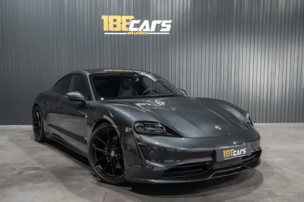 Porsche Taycan 4 34