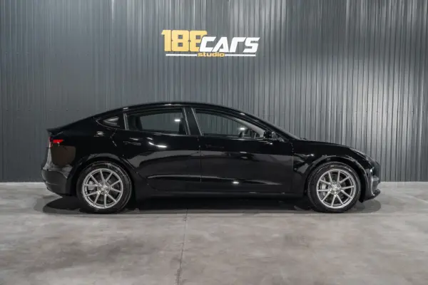Tesla Model 3 Long-Range Dual Motor AWD 32