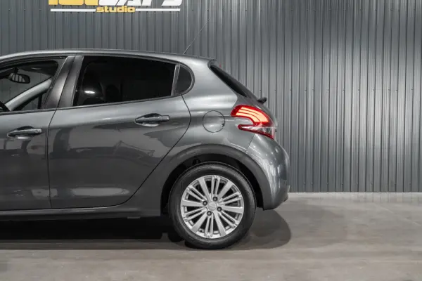 Peugeot 208 26