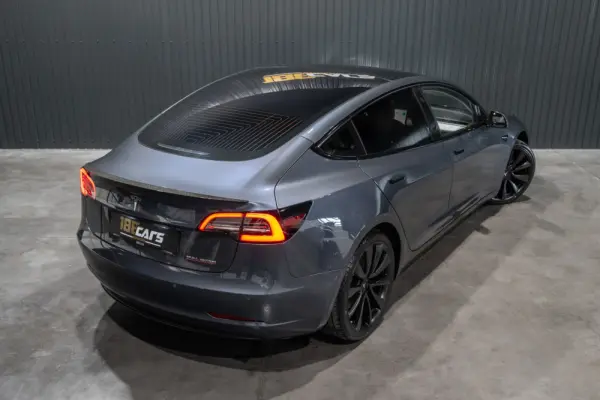 Tesla Model 3 Performance Dual Motor AWD 43