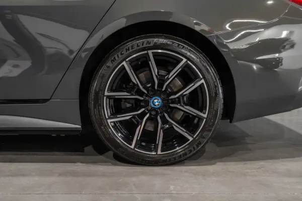 BMW i4 eDrive40 Pack Desportivo M Pro 29