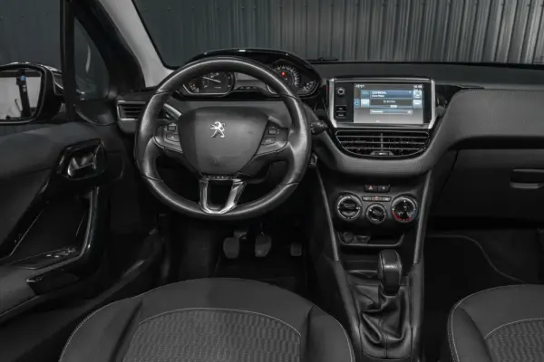 Peugeot 208 7