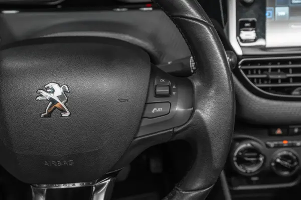 Peugeot 208 11