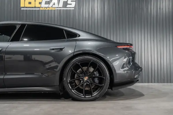 Porsche Taycan 4 27