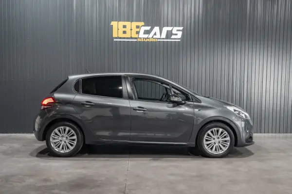 Peugeot 208 4