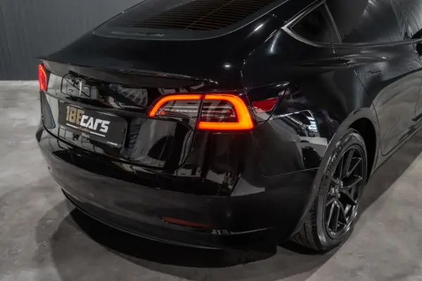 Tesla Model 3 Standard Range Plus RWD 43