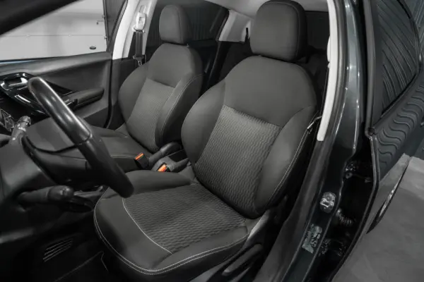 Peugeot 208 19