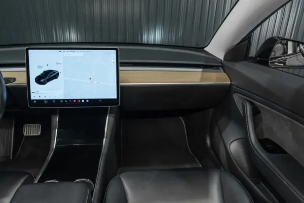 Tesla Model 3 Long-Range Dual Motor AWD 8