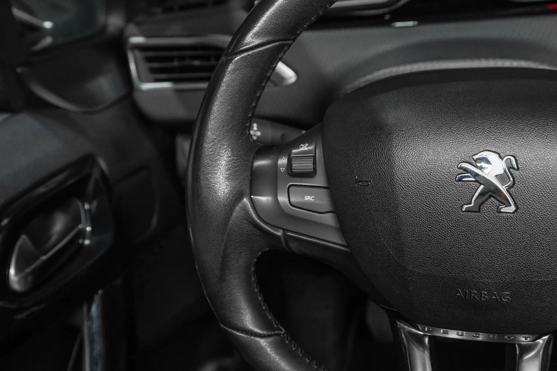 Peugeot 208 10