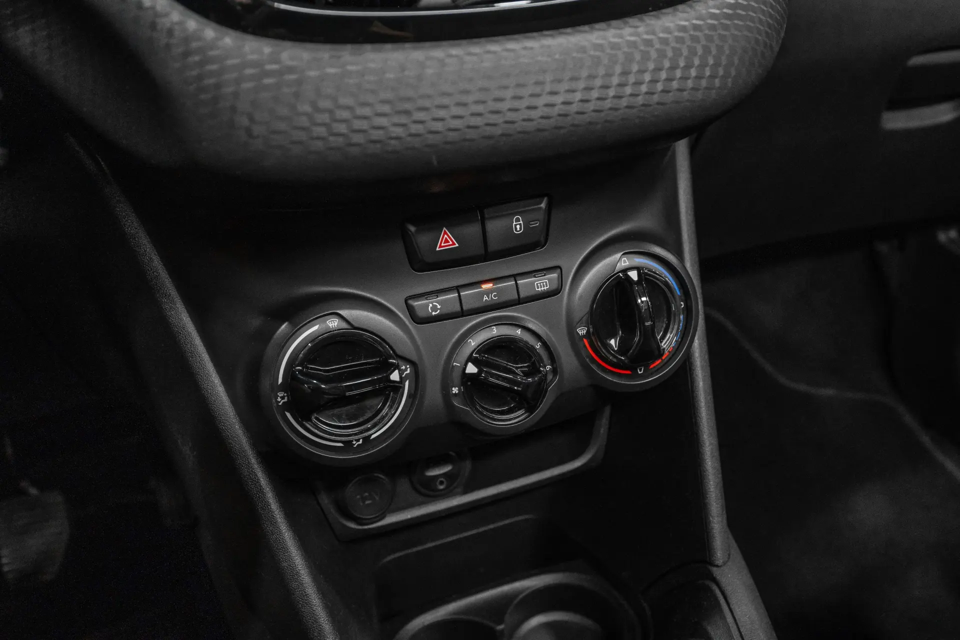 Peugeot 208 14
