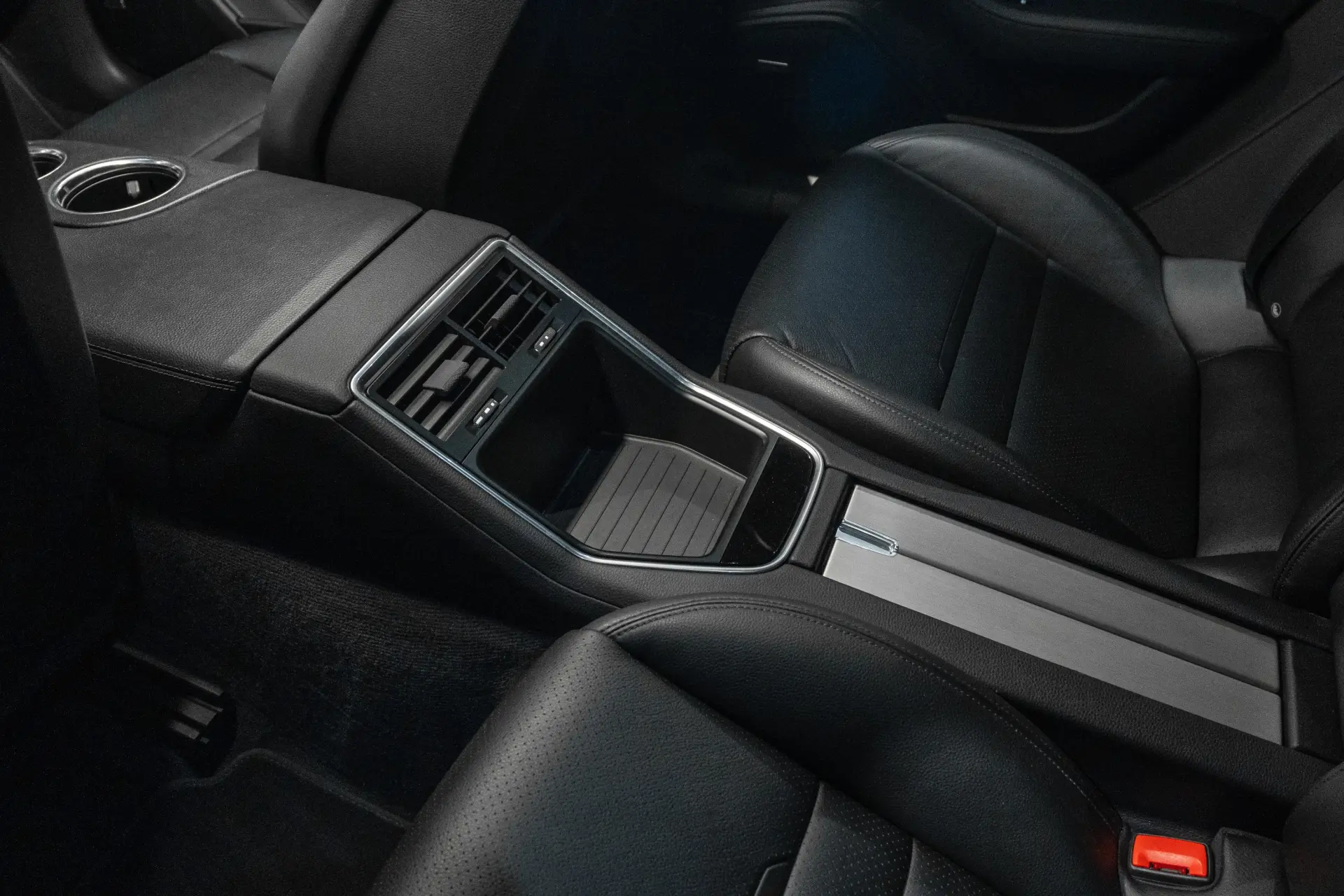 Porsche Panamera 4 E-Hybrid 27