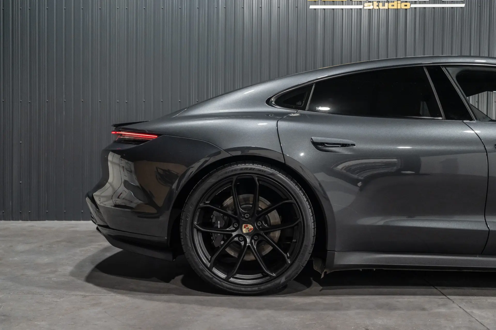 Porsche Taycan 4 38