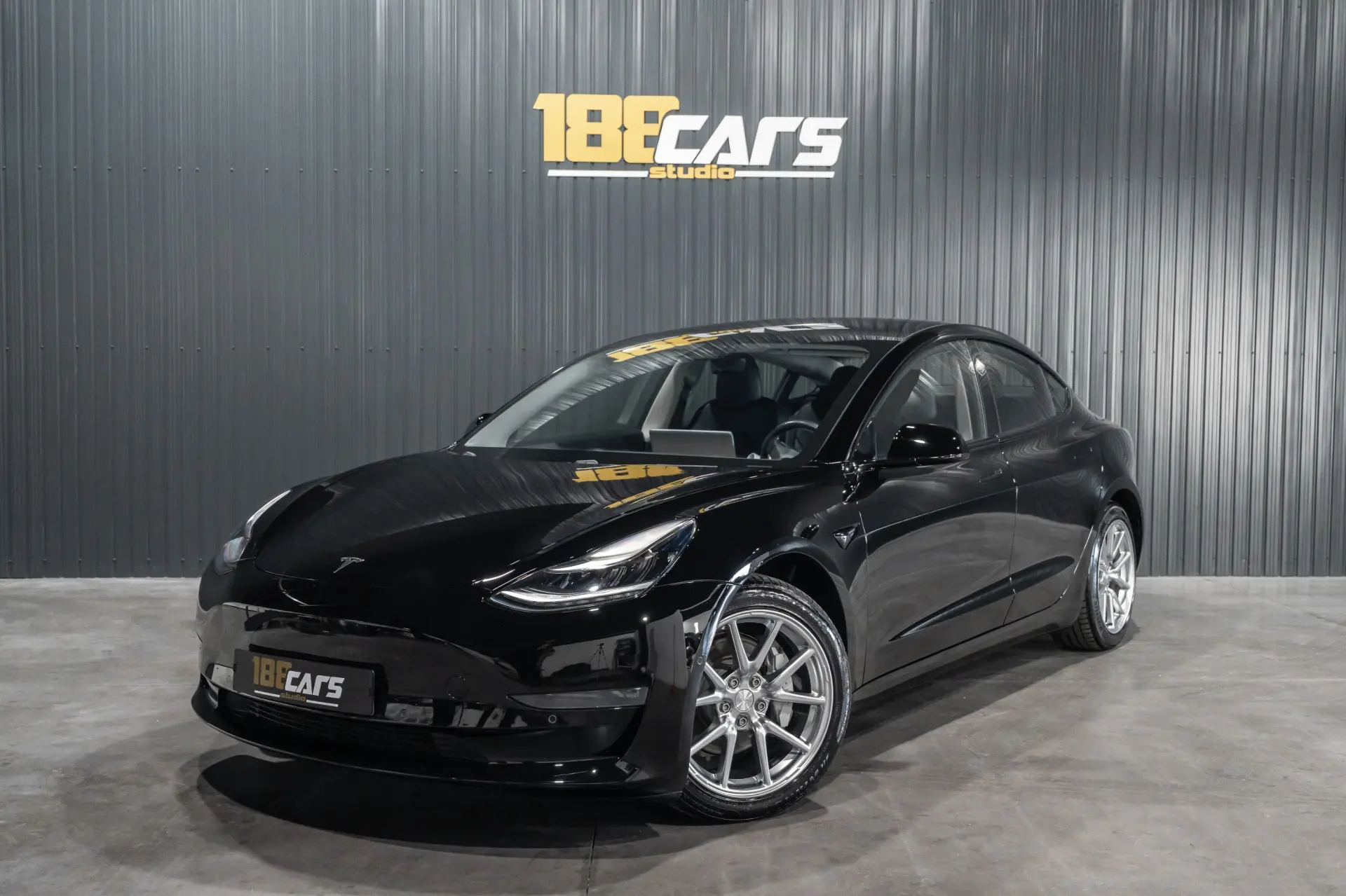 Tesla Model 3 Long-Range Dual Motor AWD 26