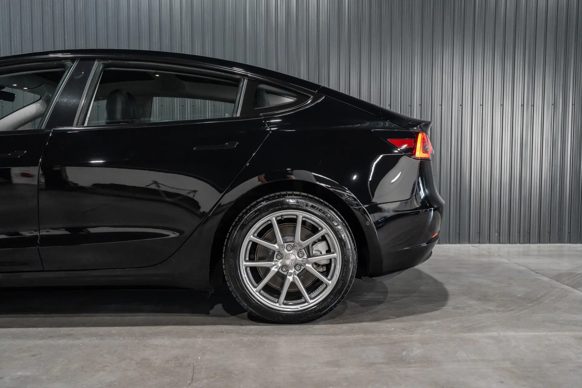 Tesla Model 3 Long-Range Dual Motor AWD 24