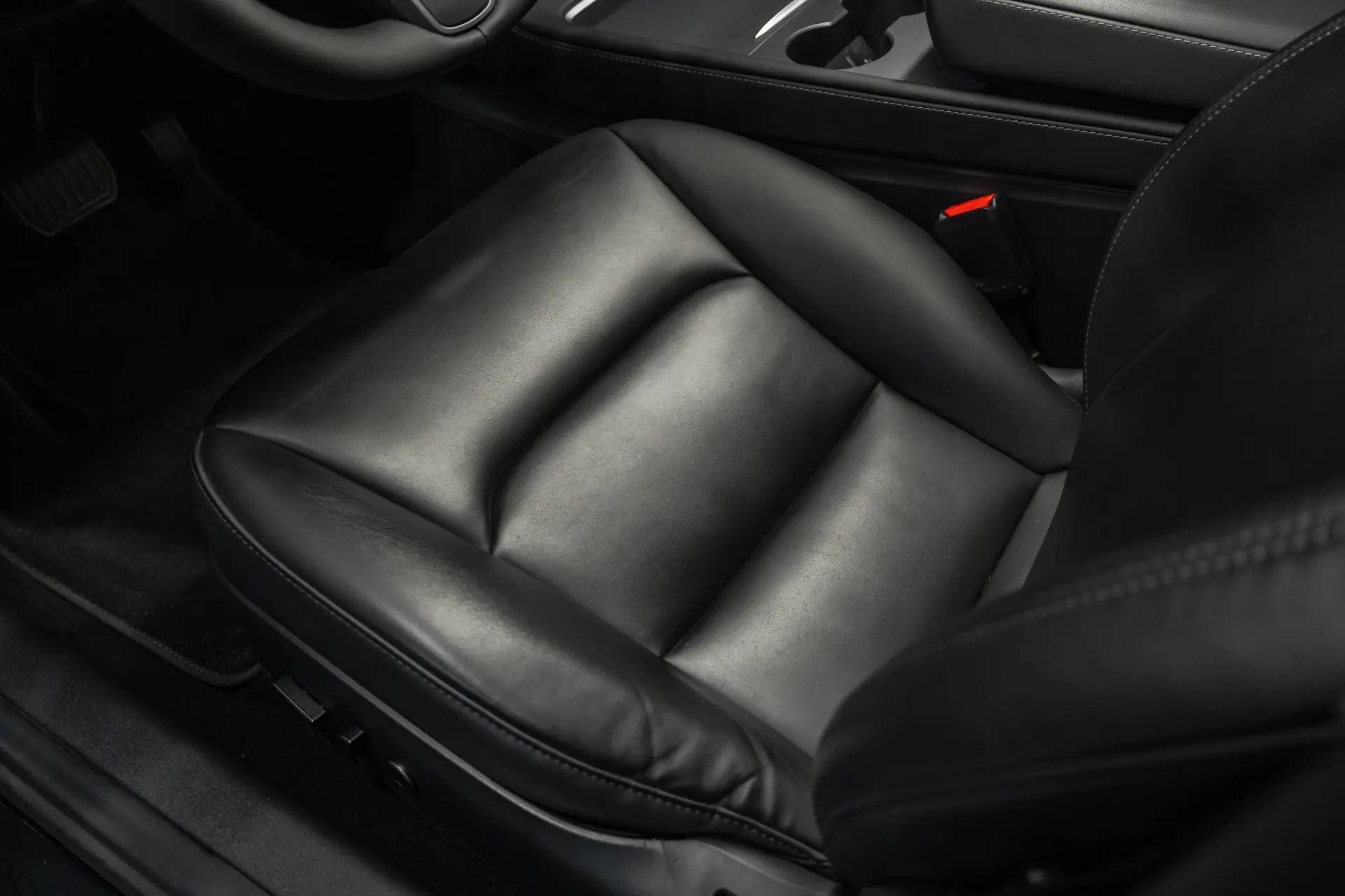 Tesla Model 3 Long-Range Dual Motor AWD 17