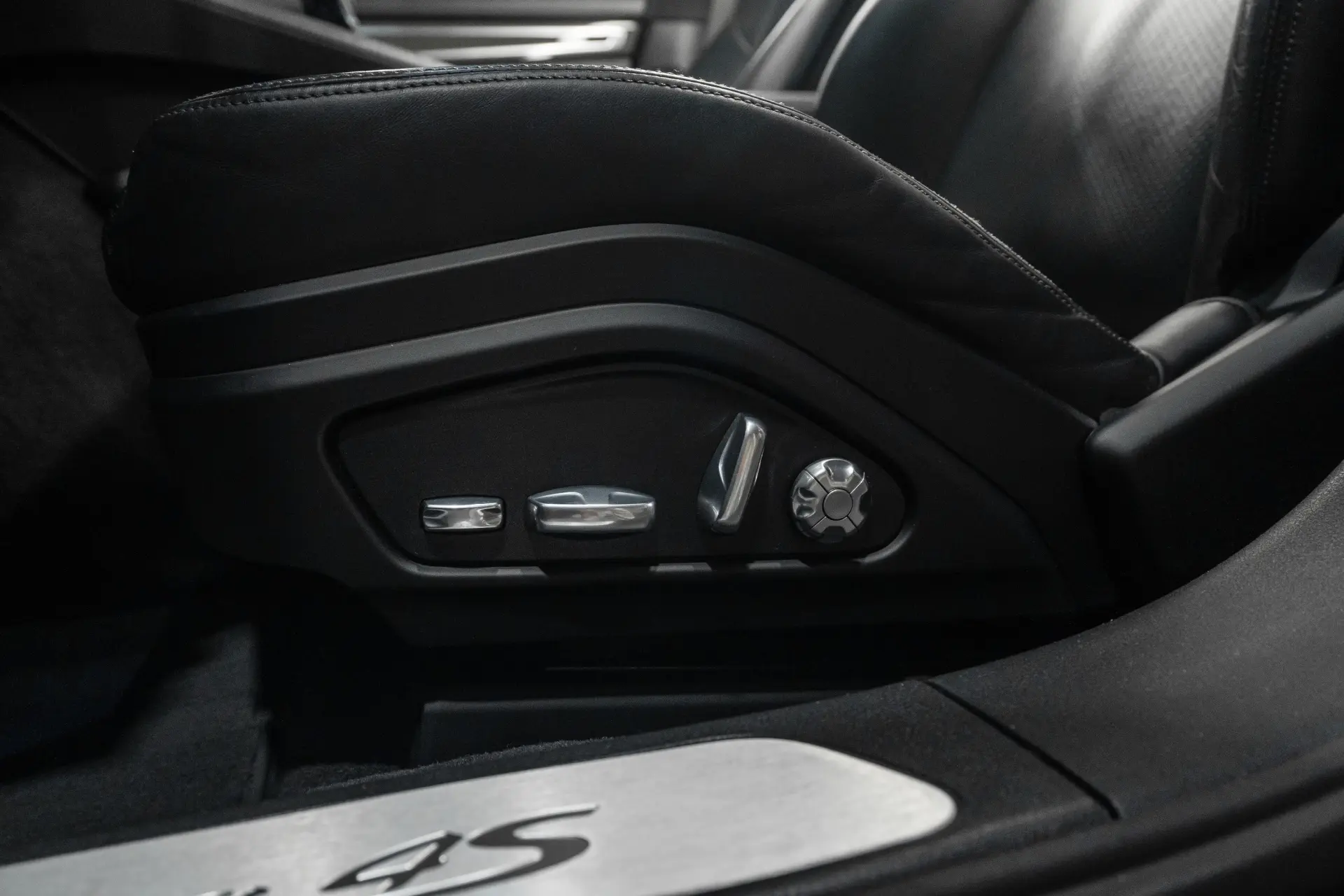 Porsche Panamera S PDK 23