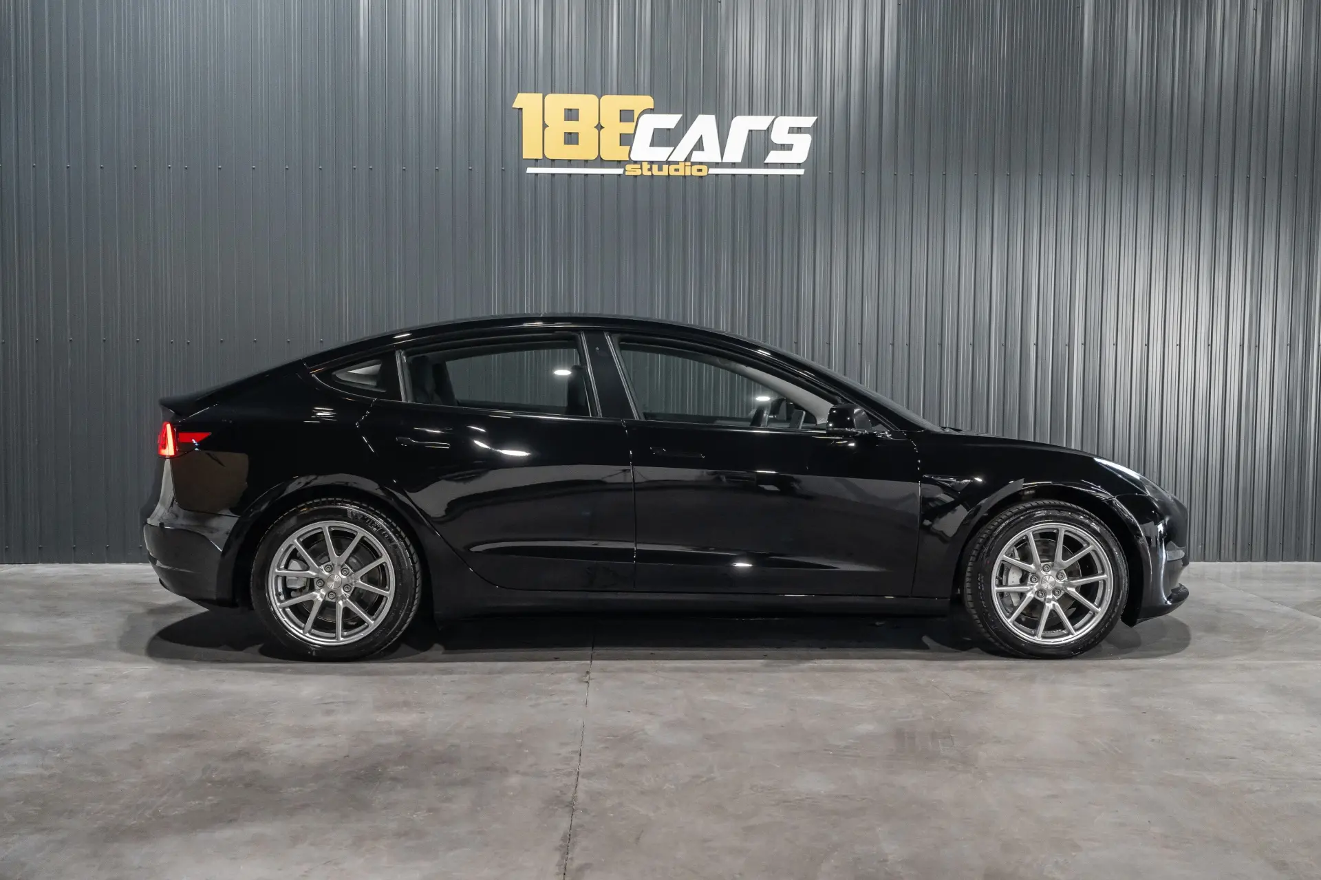 Tesla Model 3 Long-Range Dual Motor AWD 4